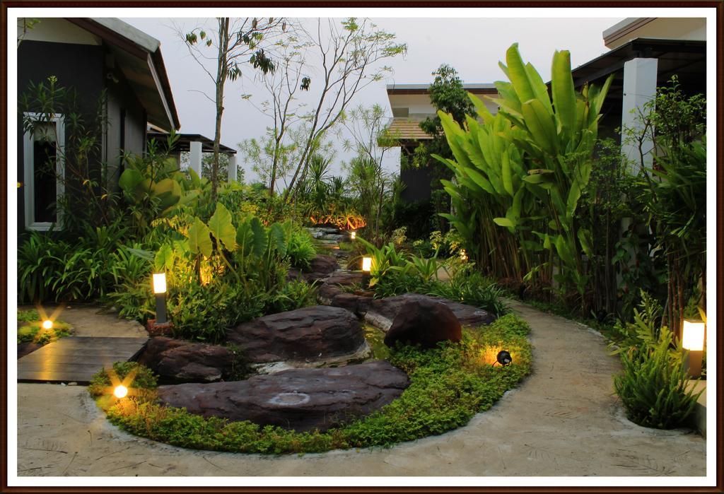 Saabpaiboon Grand Resort Ban Talat Room photo